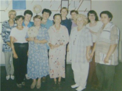 Преподаватель Елена Кузнецова - вторая справа. 
